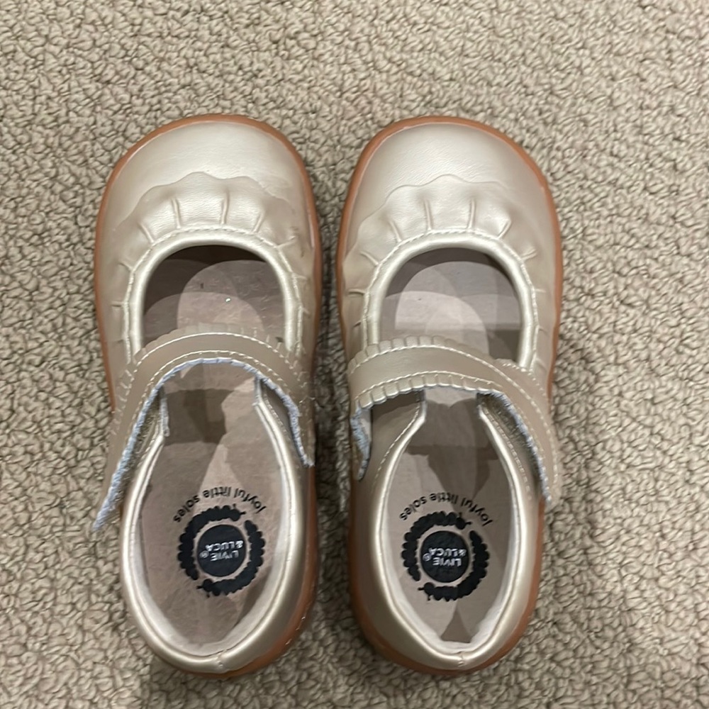 Livie & Luca size 11 gold